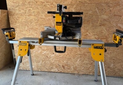 Location Scie circulaire sur table électrique Dewalt à Neuve-Chapelle